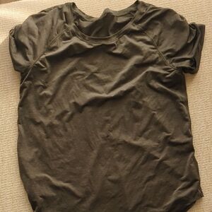 Women's Lululemon Short Sleeve With Slit Back Size 6